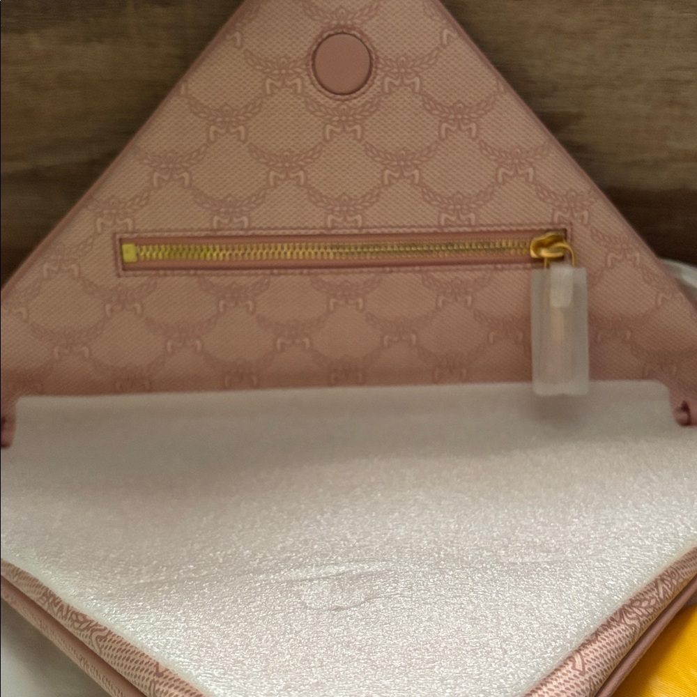 MCM BNWT Himmel Triangle Flat Pouch Crossbody Strap Silver Pink Full Inclusion - Picture 10 of 10
